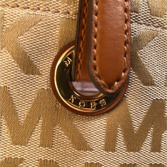 2 - Piece - Micheal Kors - Signature Jacquard North South Tote and Wallet - Picture 4 of 16